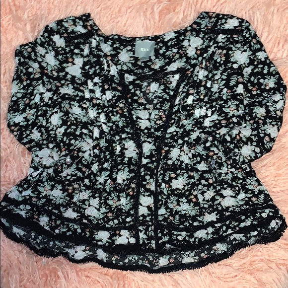 Floral blouse with pleats and lace - Picture 2 of 6